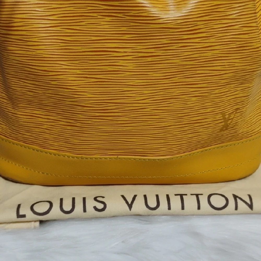 (#5 SHELF) Louis Vuitton Mustard Yellow Epi Leather Bucket/Shoulder Bag W/DB